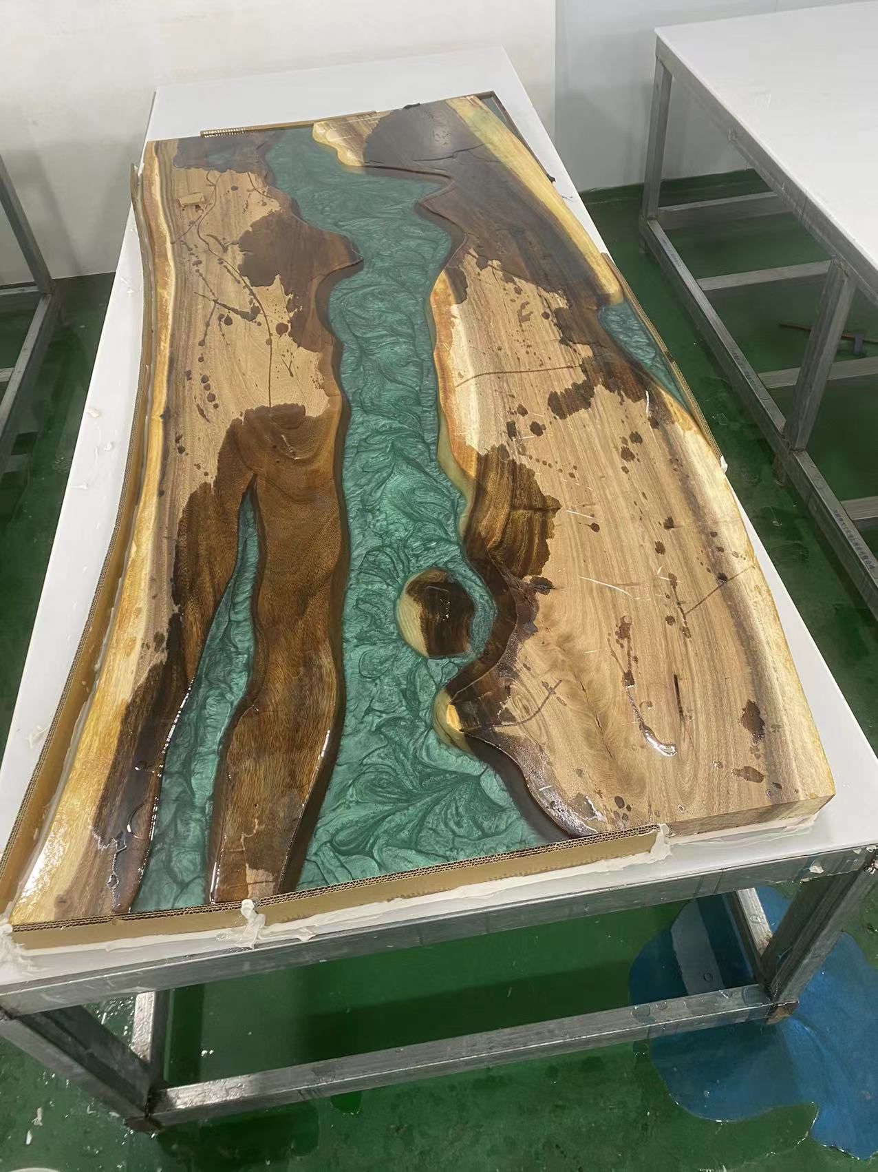 Usatabletops-Custom-Wood-Dining-Epoxy-River-Table-UTT58_3