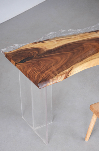 Usatabletops-Walnut-Clear-Epoxy-Table-Live-Edge-59.06_Lx27_3